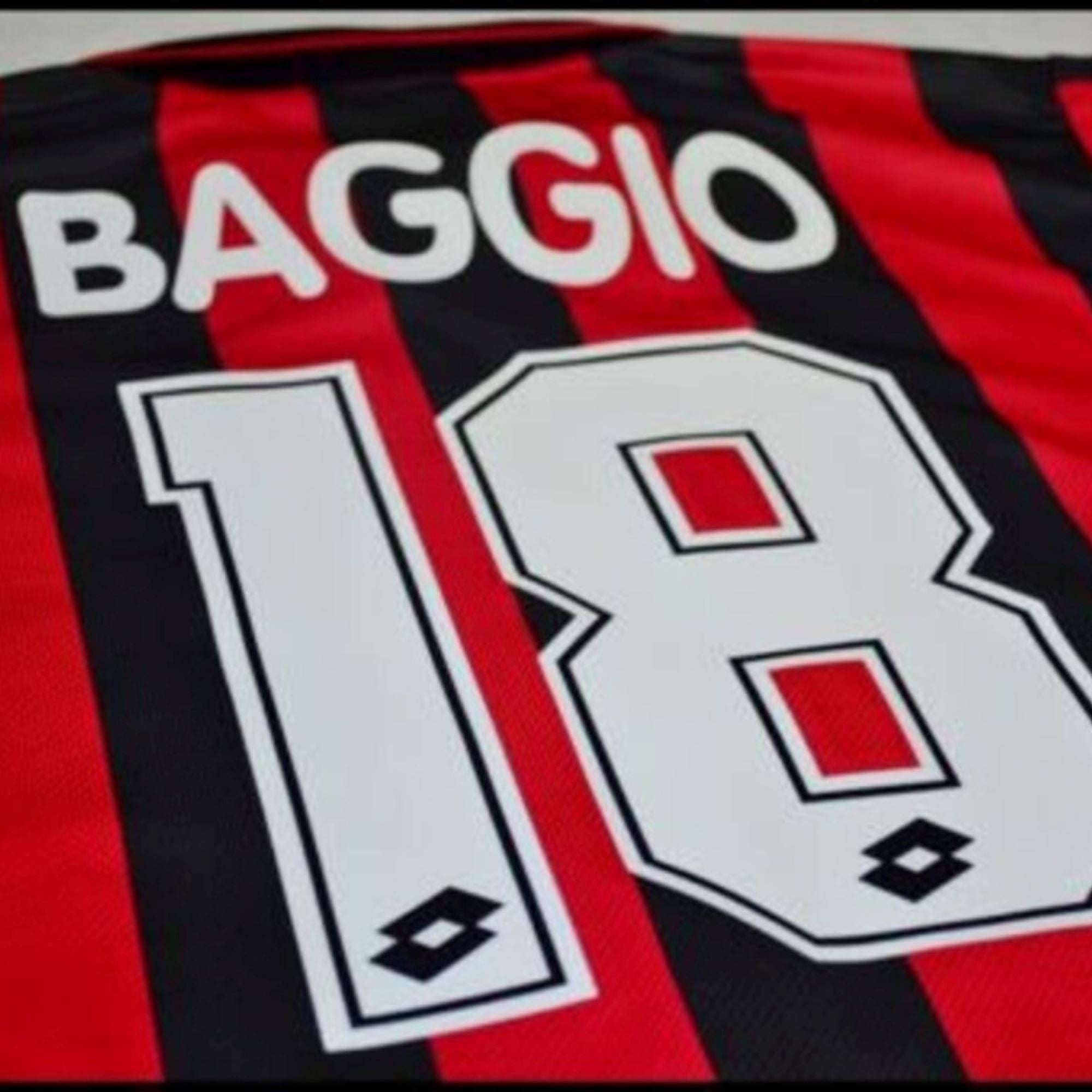 1996/97 AC Milan Home Jersey - Baggio 18